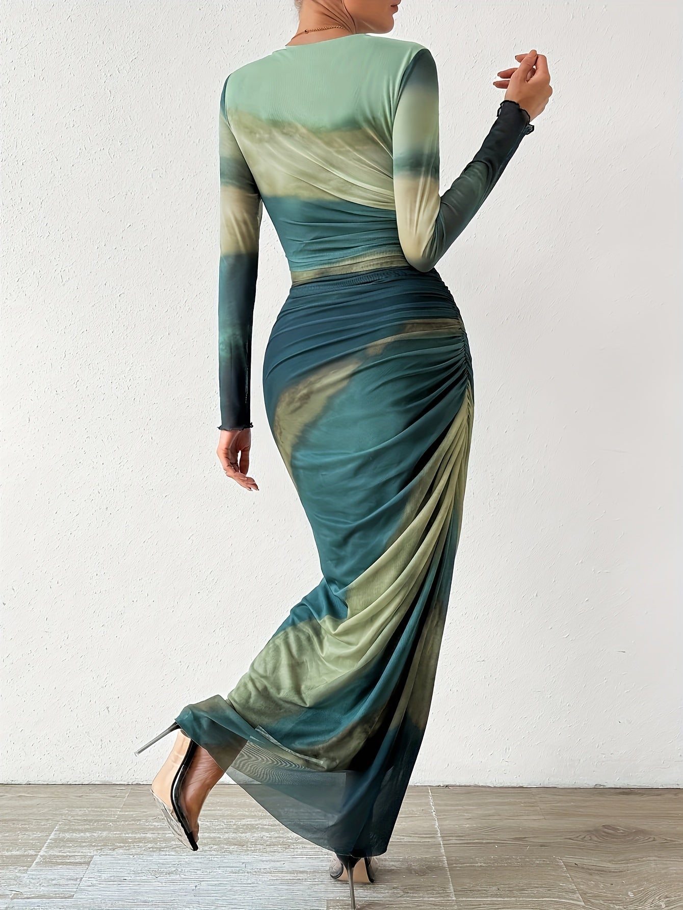 Gerafftes, figurbetontes Maxikleid mit Batikmuster, elegantes Langarmkleid mit Rundhalsausschnitt für Frühling und Herbst, Damenbekleidung